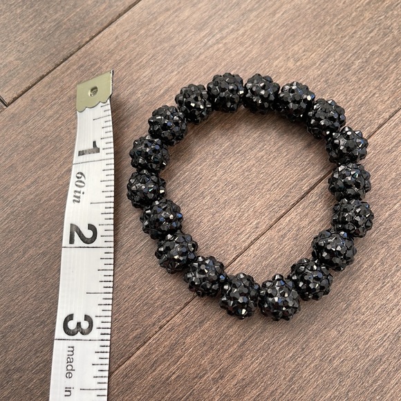 SUZY SHIER Women’s Black Sparkle Beaded Stretch Bracelet, Fashion Jewellery - Picture 5 of 5